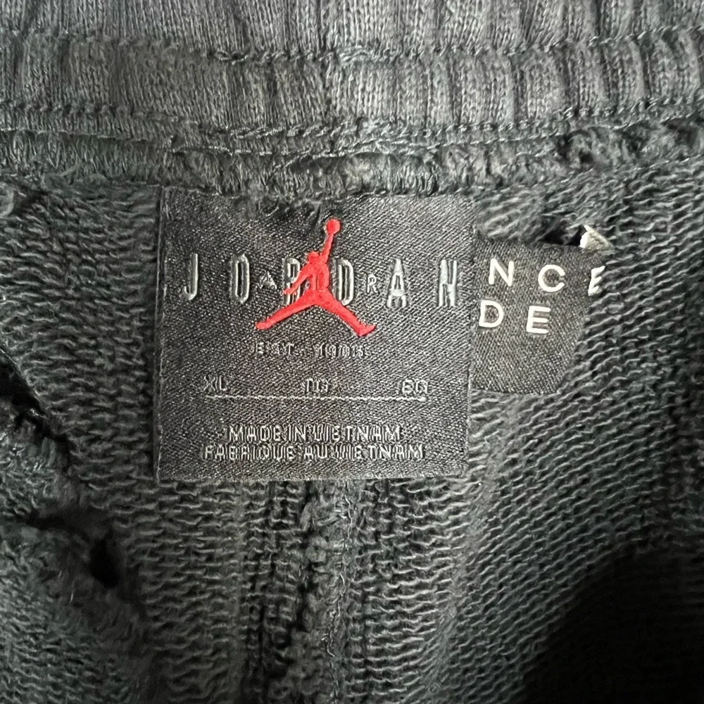 Vintage Jordan Men's Black Joggers with Houston Cougars Logo Size XL
